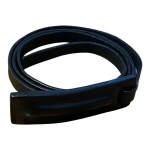Leather belt. Thin profile. Sz S/M